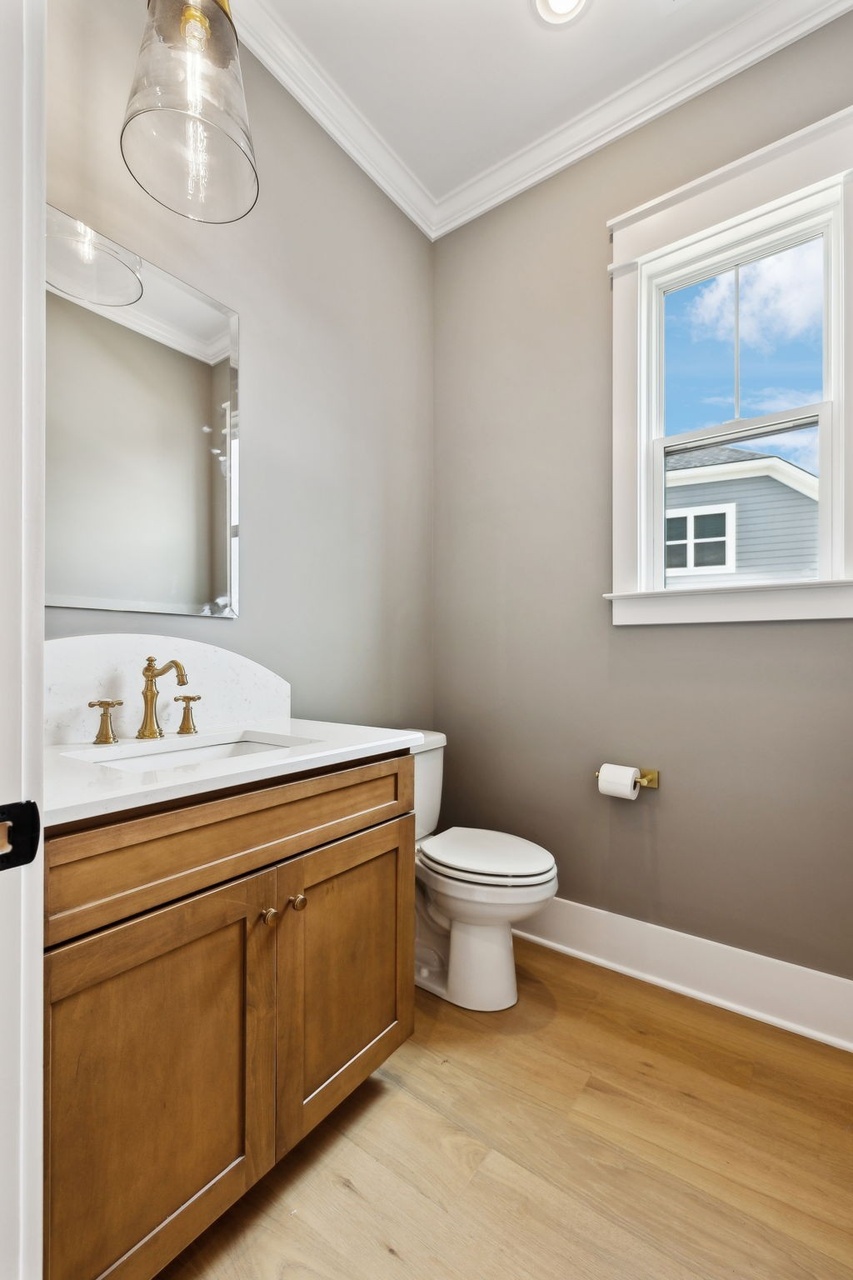 Defatta custom home in Murfreesburo half bath