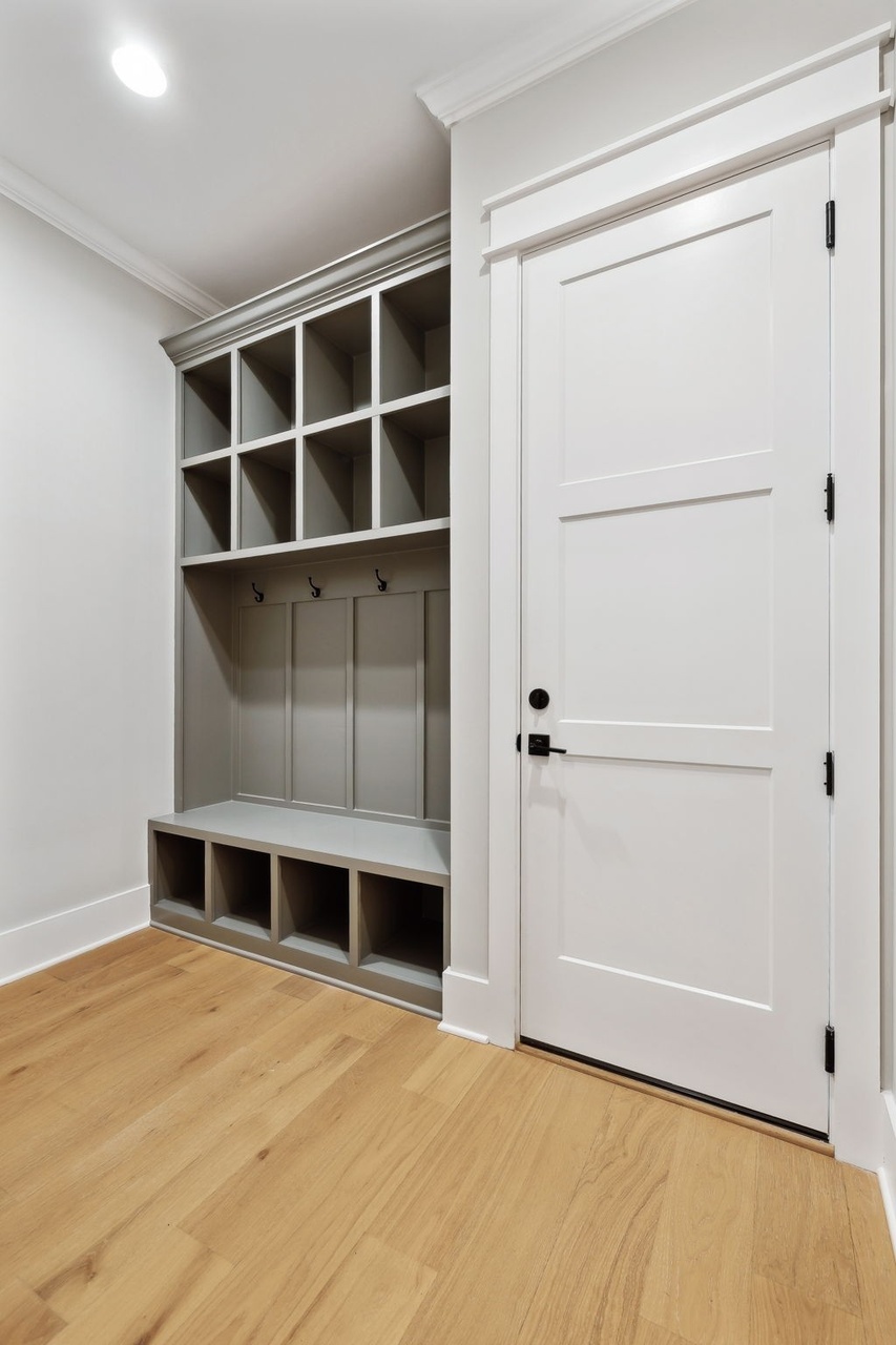 Defatta custom home in Murfreesboro mudroom